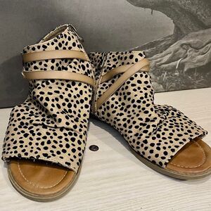 Leopard Print Blowfish Size 8.5 Malibu Butterfly Open Toe Sandal Vegan